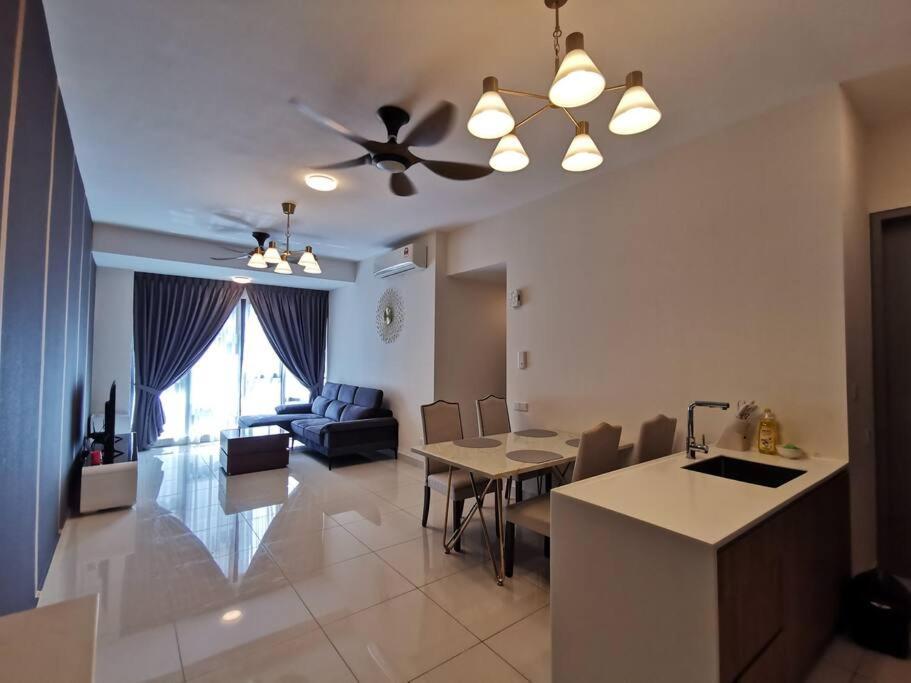 Cardiff 3 Bedroom Millerz Square, Midvalley Kuala Lumpur