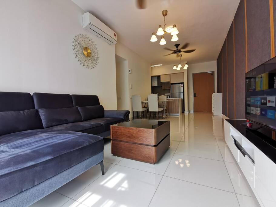 Apartment Cardiff 3 Bedroom Millerz Square, Midvalley