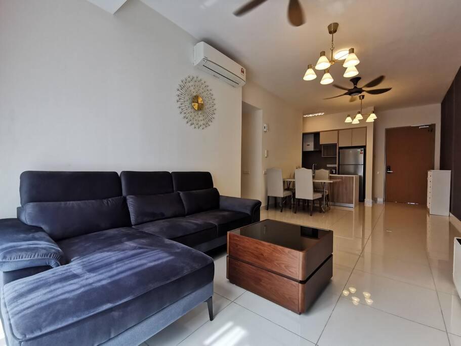Apartment Cardiff 3 Bedroom Millerz Square, Midvalley *