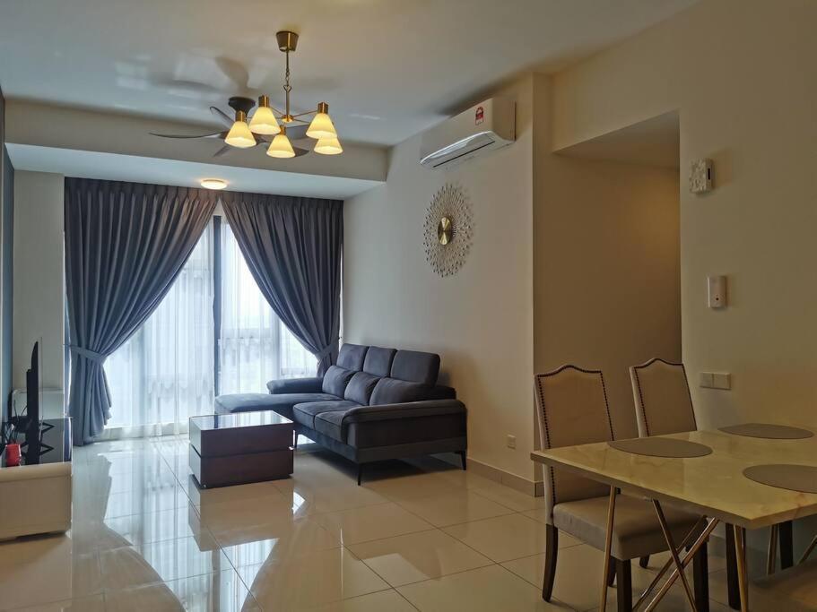 Cardiff 3 Bedroom Millerz Square, Midvalley *