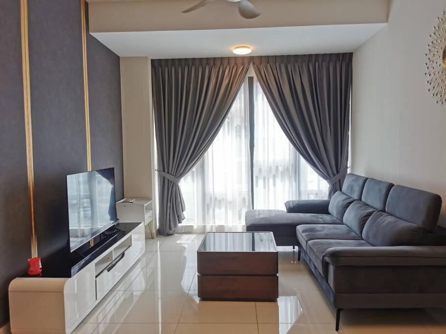 Cardiff 3 Bedroom Millerz Square, Midvalley *