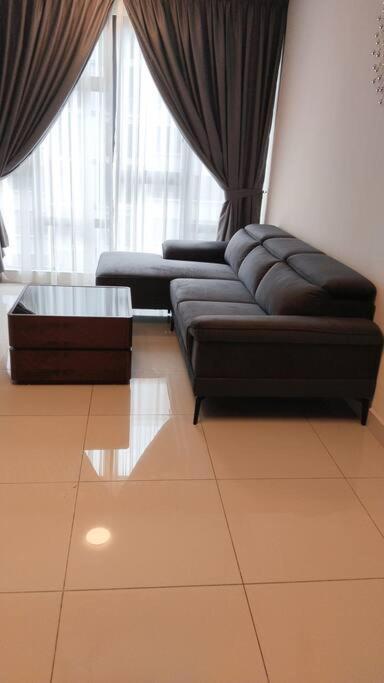 Pangsapuri Cardiff 3 Bedroom Millerz Square, Midvalley