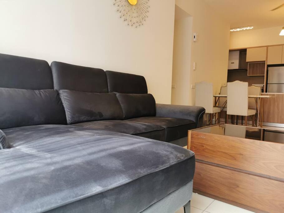 Cardiff 3 Bedroom Millerz Square, Midvalley Pangsapuri *