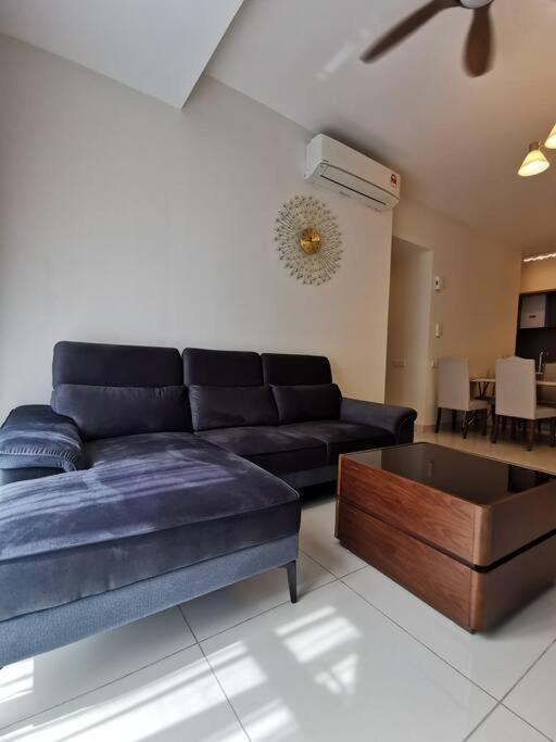 Cardiff 3 Bedroom Millerz Square, Midvalley Pangsapuri *
