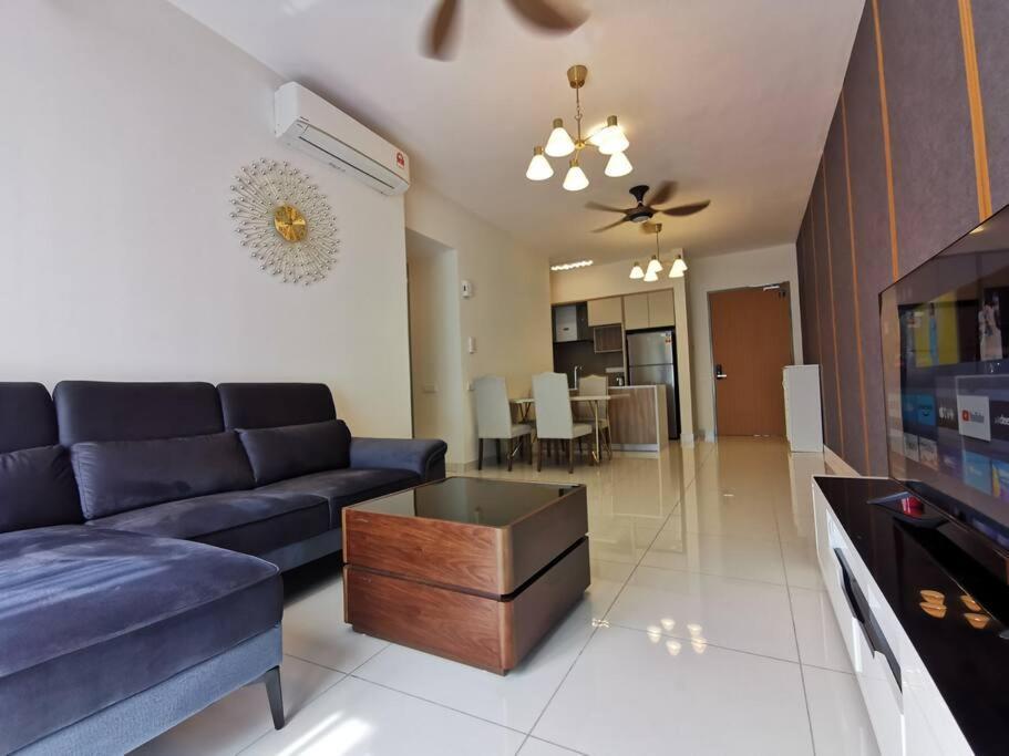 Cardiff 3 Bedroom Millerz Square, Midvalley Pangsapuri *
