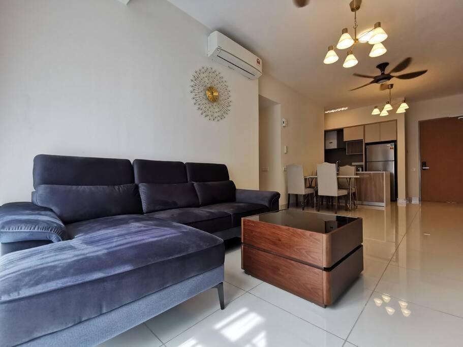 Cardiff 3 Bedroom Millerz Square, Midvalley Pangsapuri *