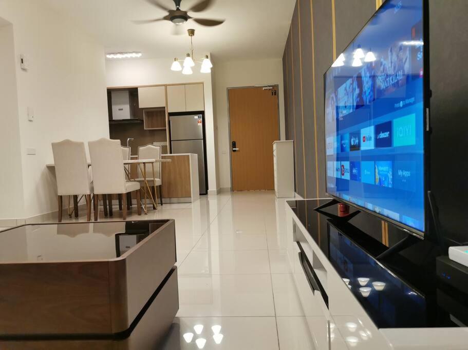 Cardiff 3 Bedroom Millerz Square, Midvalley *