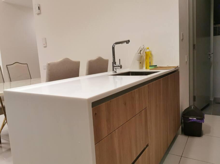 Cardiff 3 Bedroom Millerz Square, Midvalley *