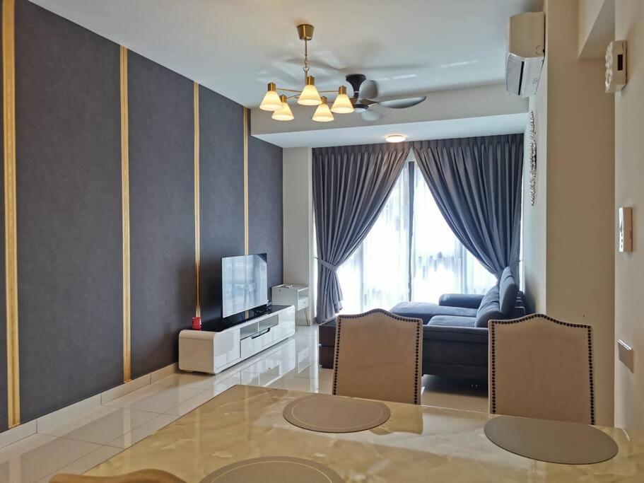 Pangsapuri Cardiff 3 Bedroom Millerz Square, Midvalley *