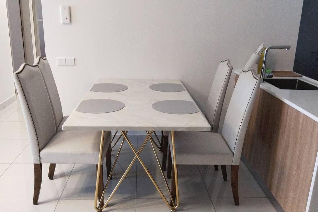 Cardiff 3 Bedroom Millerz Square, Midvalley *