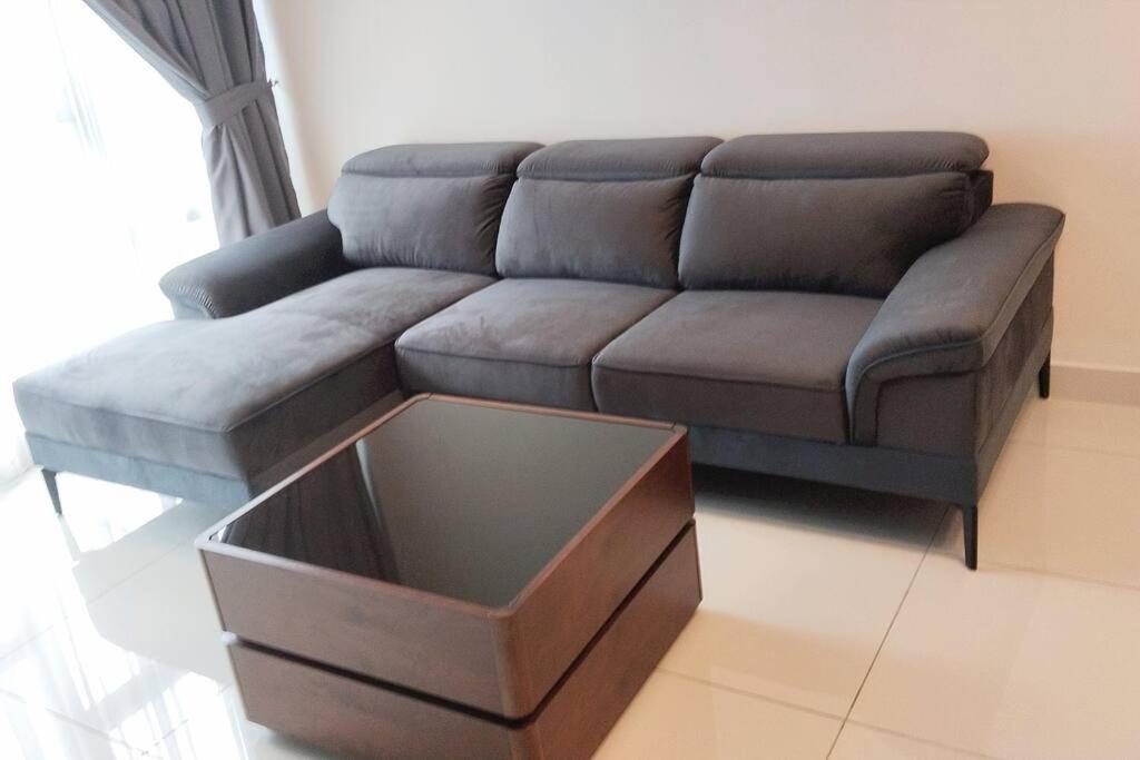 Cardiff 3 Bedroom Millerz Square, Midvalley Pangsapuri