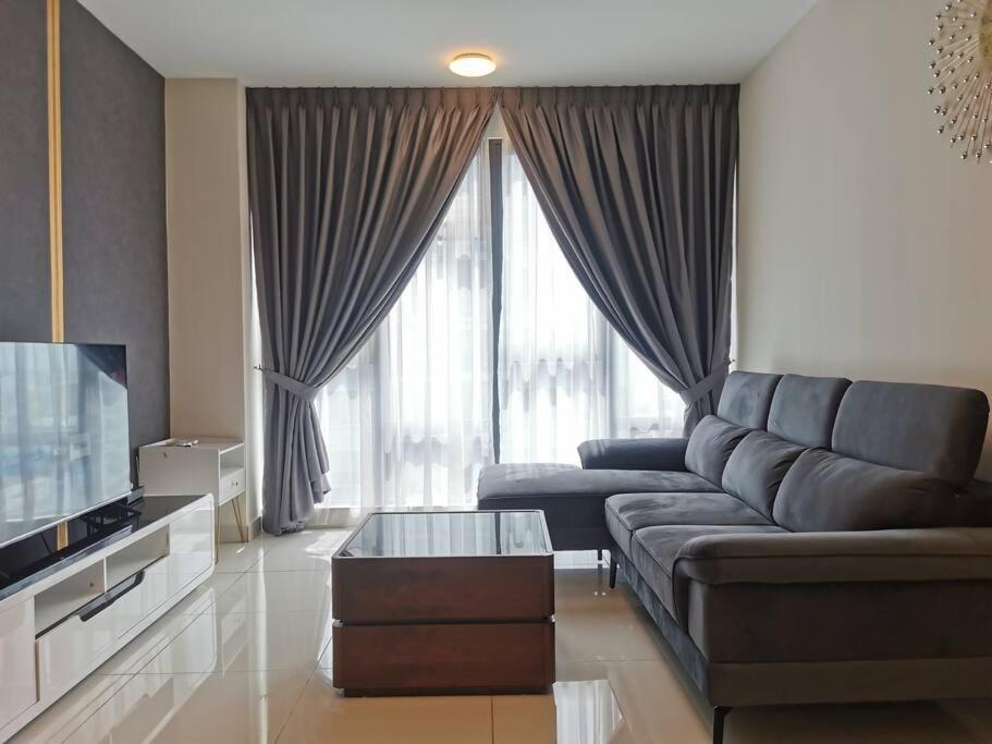 Pangsapuri Cardiff 3 Bedroom Millerz Square, Midvalley Kuala Lumpur