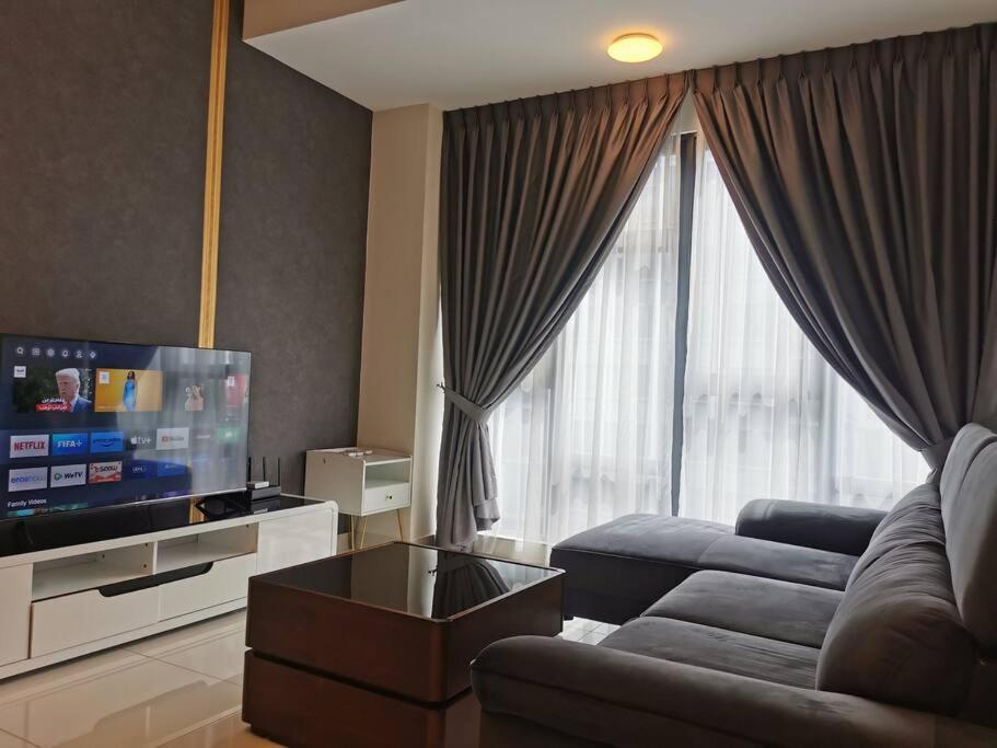 Cardiff 3 Bedroom Millerz Square, Midvalley *