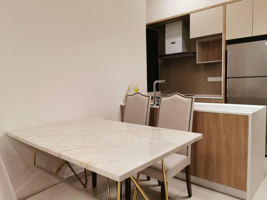 Pangsapuri Cardiff 3 Bedroom Millerz Square, Midvalley