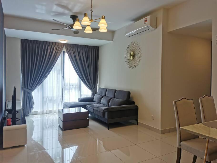 Cardiff 3 Bedroom Millerz Square, Midvalley Pangsapuri *