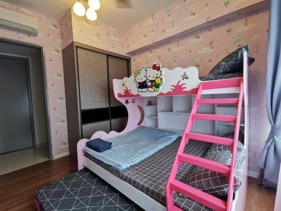 Cardiff 3 Bedroom Millerz Square, Midvalley Pangsapuri Kuala Lumpur